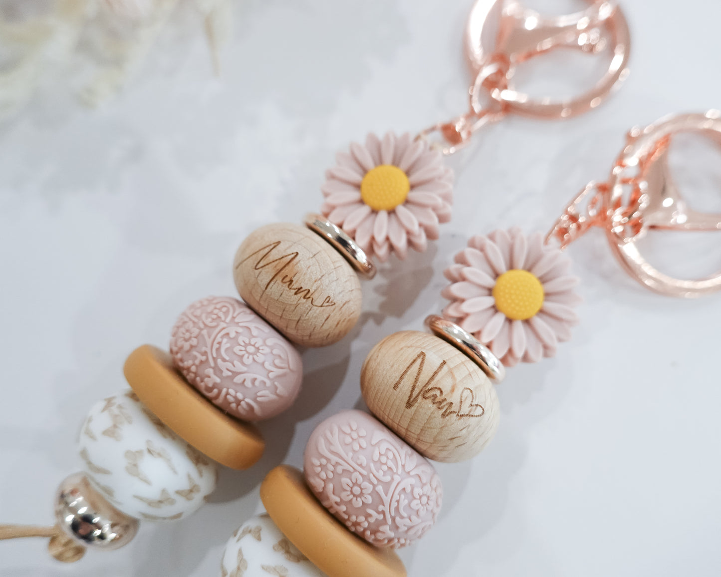 Blush Daisy Mum Keyring